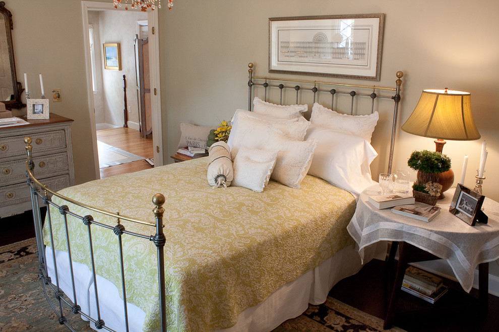 https://www.houzz.com/photos/york-show-house-bedroom-2010-traditional-bedroom-boston-phvw-vp~402708