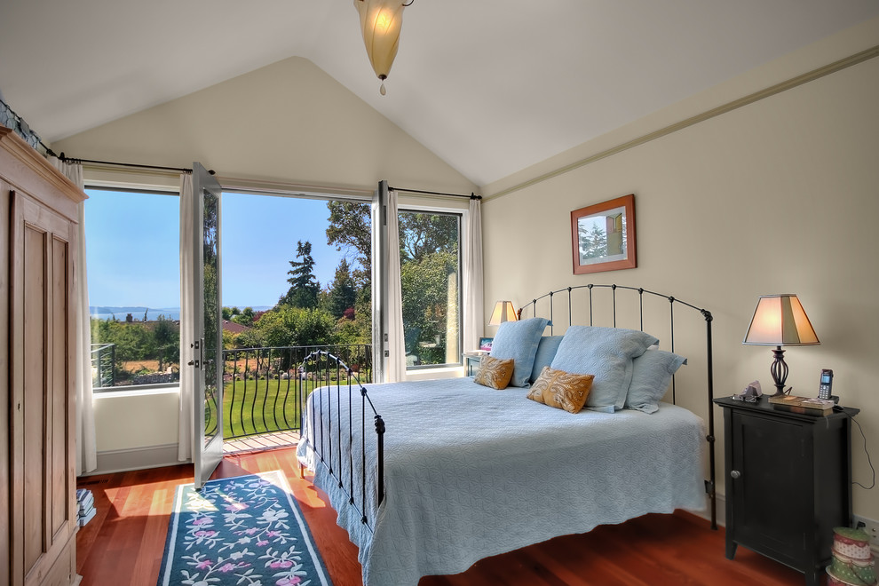 https://www.houzz.com/photos/shoreline-chateau-traditional-bedroom-seattle-phvw-vp~334394