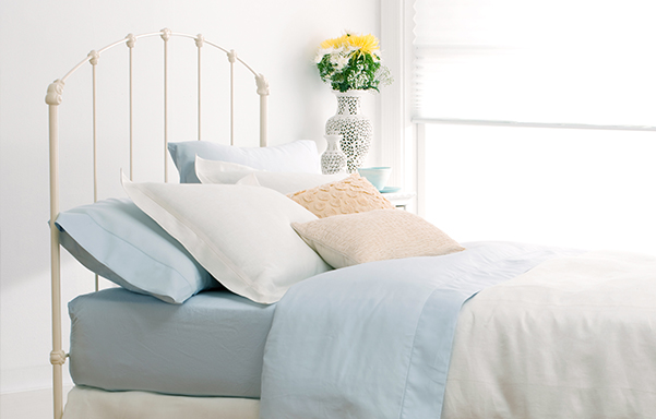 Rutherford queen headboard close-up in Antique White 