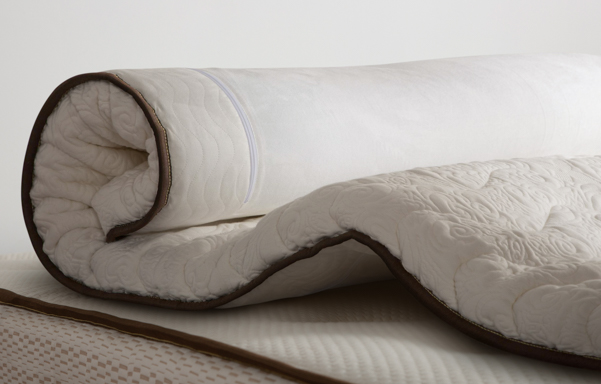 Simply unroll onto your mattress.