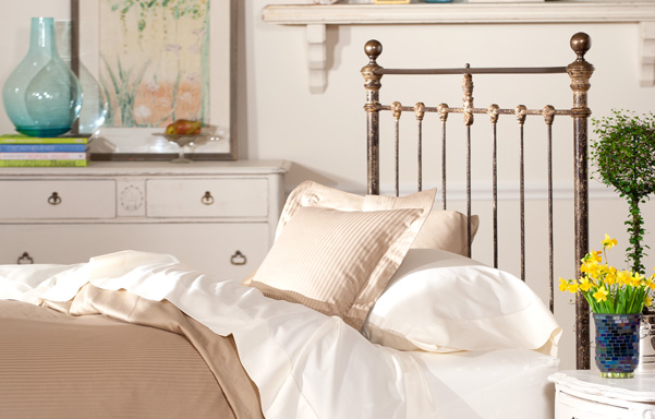 Newfield Bed headboard in vintage iron with antique brass