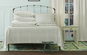 Rutherford Open Foot Bed in black iron gold