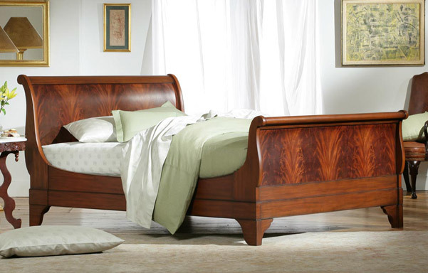 Chambord queen sleigh bed flame mahogany