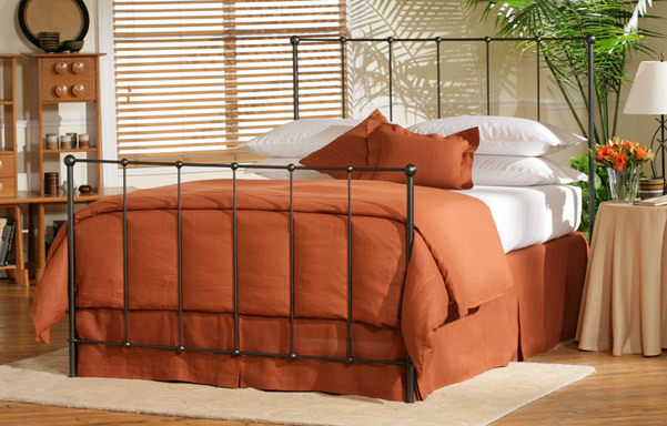 Lloyd Queen High Foot Bed in wrought iron