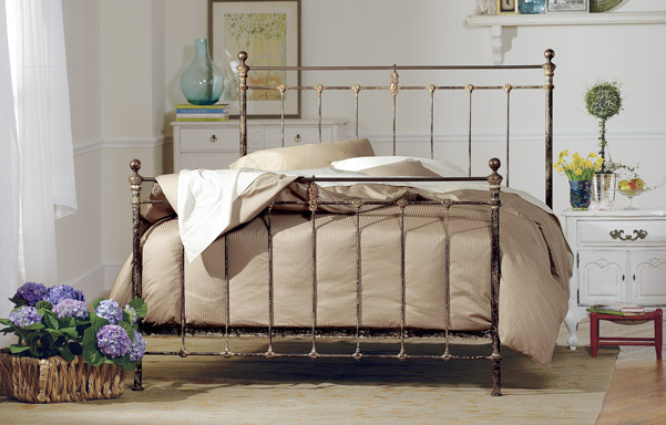 Newfield Queen high-foot bed in Vintage Iron with Antique Brass