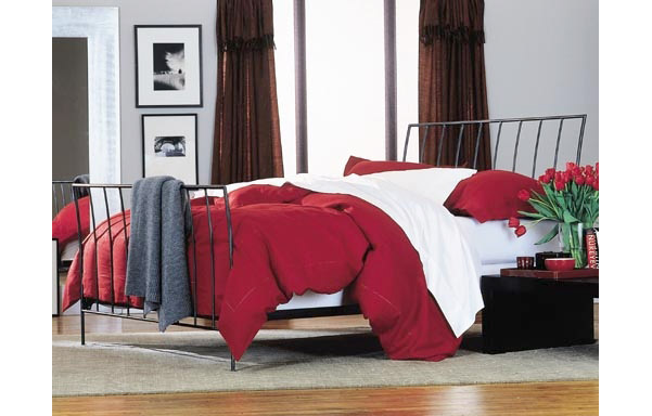 Milan High-foot bed in room